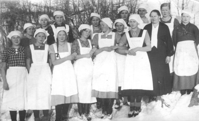 ©Kiteen Marttayhdistys ry Keittokurssilaisia Kiteenlahden keittokurssilaisia 1927.