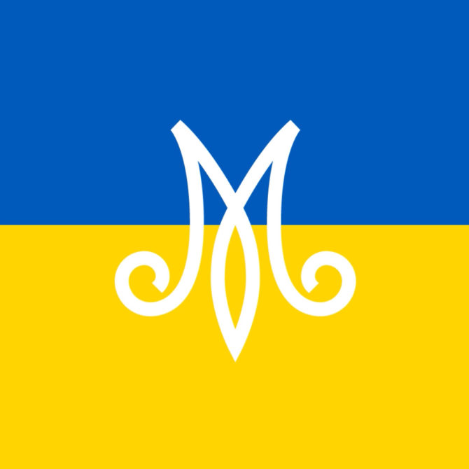 Marttaliitto logo Ukrainan lippu taustalla.
